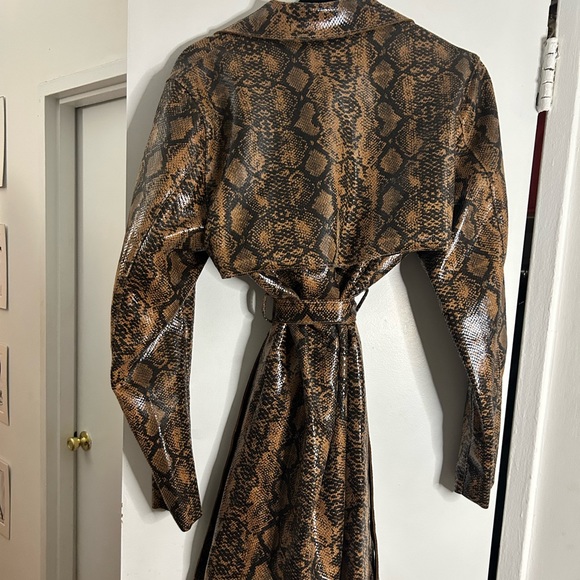 Blank NYC pleather snakeskin trench coat, size L brand new w tags - Picture 4 of 7